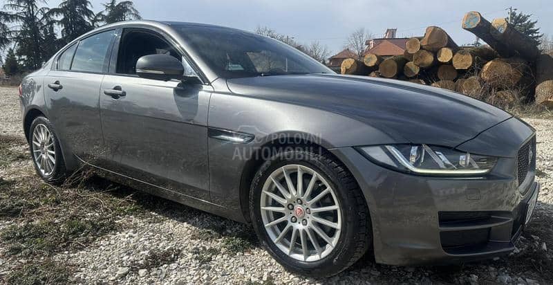 Jaguar XE tek r e g i s t