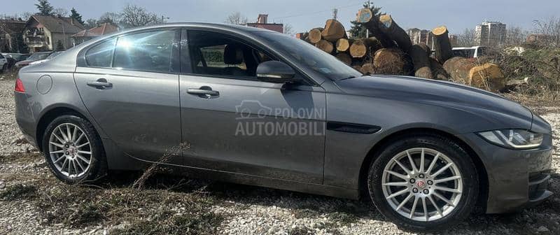 Jaguar XE tek r e g i s t