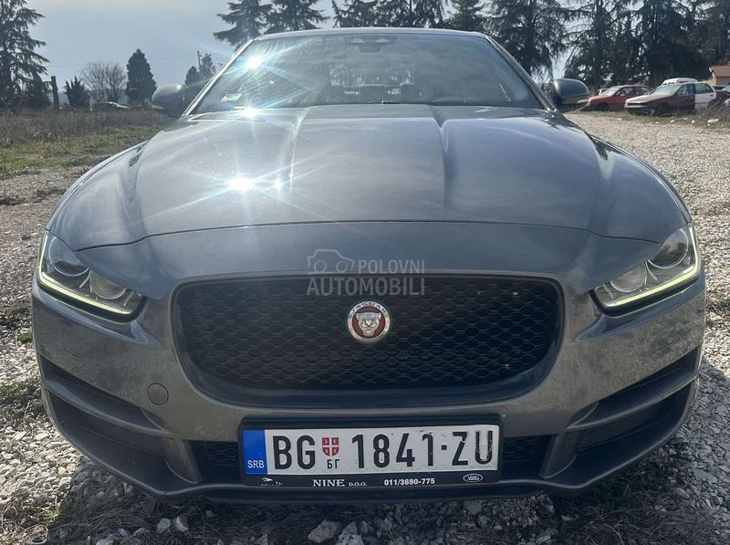 Jaguar XE tek r e g i s t