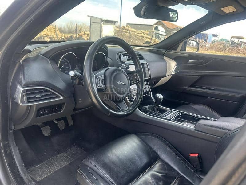 Jaguar XE tek r e g i s t