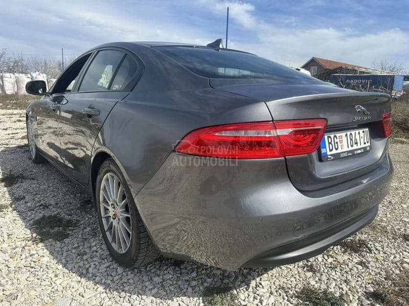 Jaguar XE tek r e g i s t