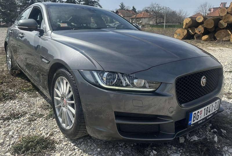 Jaguar XE tek r e g i s t