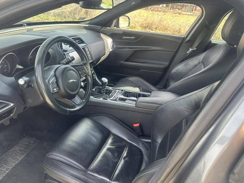 Jaguar XE tek r e g i s t