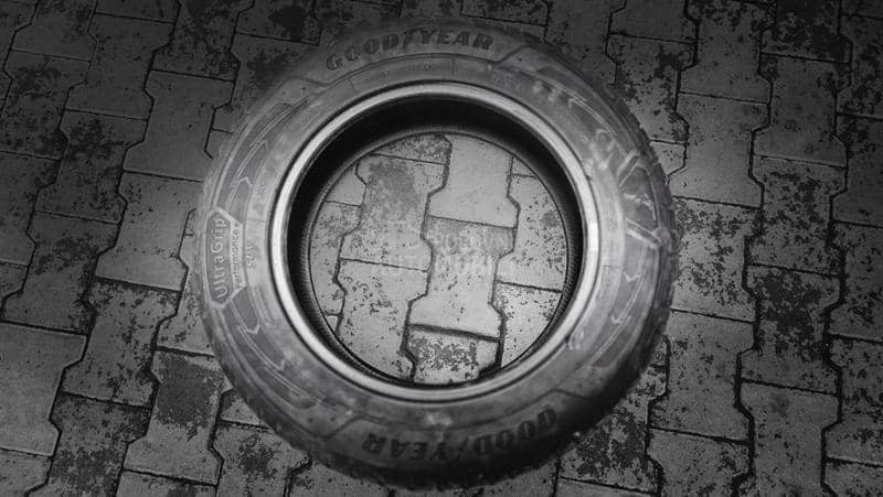 Goodyear 225/65 R17 Zimska