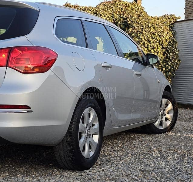 Opel Astra J 1.6 CDTi Cosmo