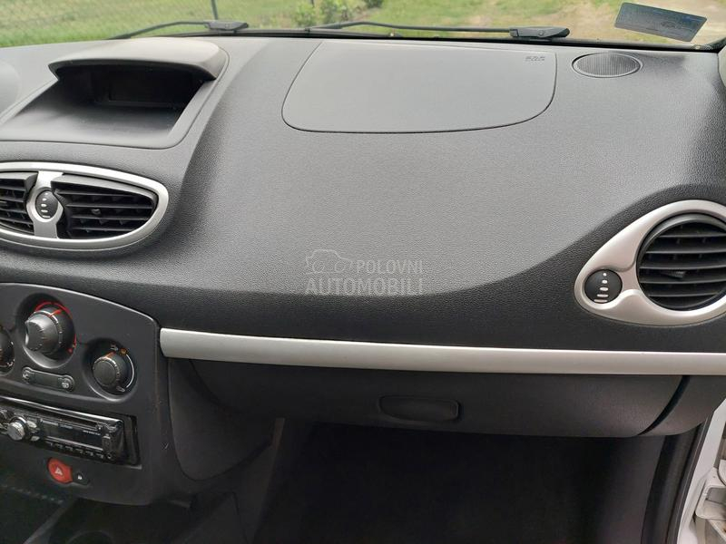 Renault Clio 1.2 16v Authentique