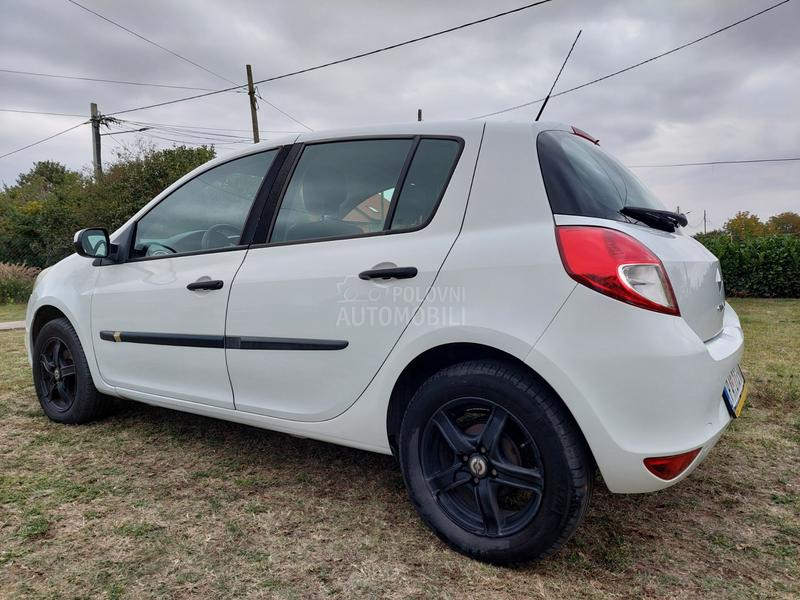 Renault Clio 1.2 16v Authentique