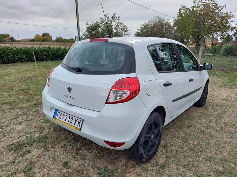 Renault Clio 1.2 16v Authentique