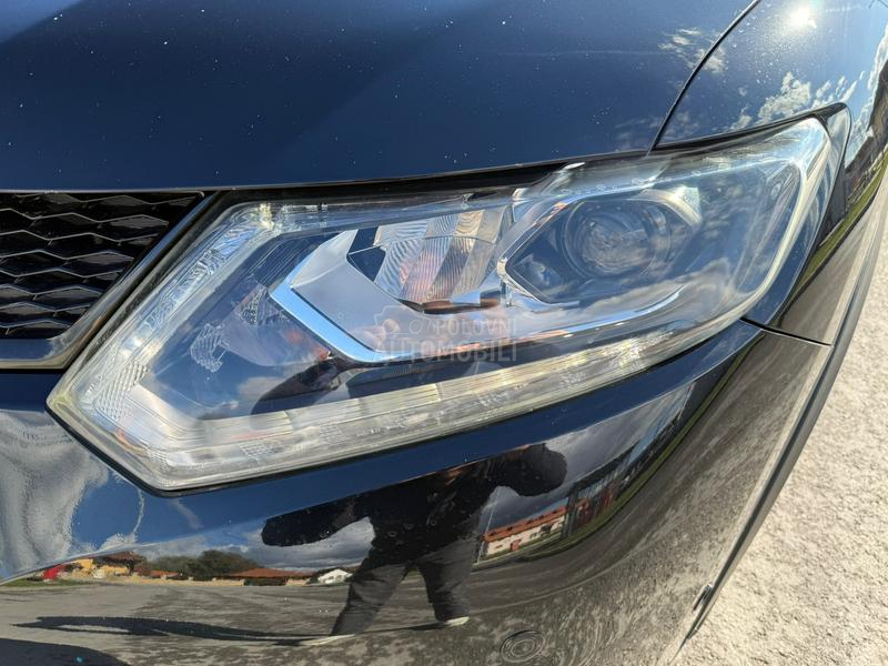 Nissan X-Trail 1.6 b TEKNA