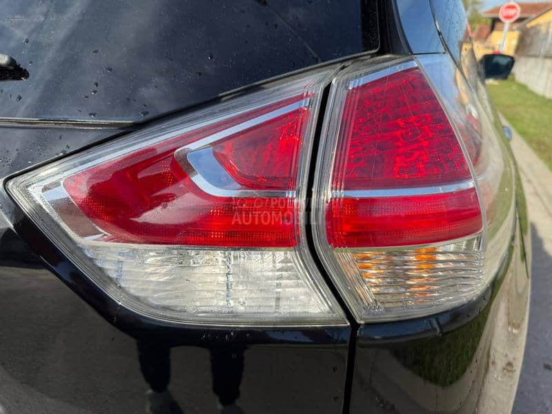 Nissan X-Trail 1.6 b TEKNA