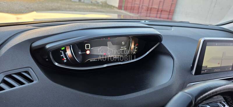 Peugeot 3008 1.6hdi allure t.o.p