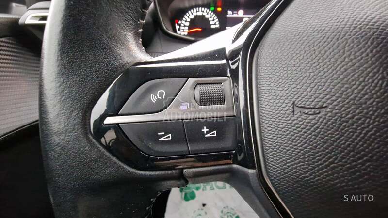 Peugeot 208 NAVlG/KREDlT