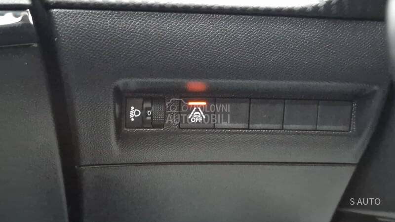 Peugeot 208 NAVlG/KREDlT