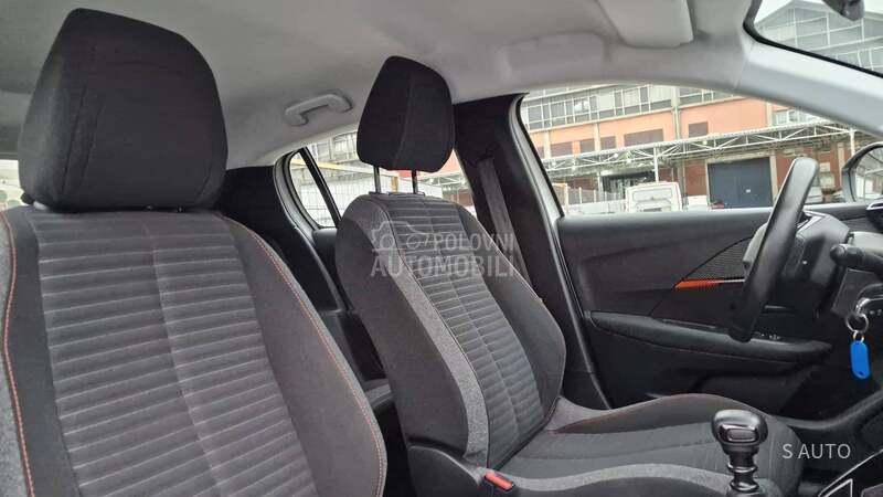 Peugeot 208 NAVlG/KREDlT