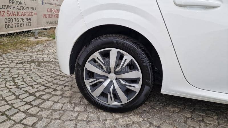 Peugeot 208 NAVlG/KREDlT