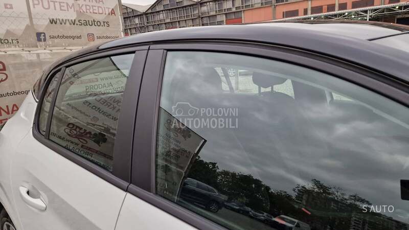 Peugeot 208 NAVlG/KREDlT