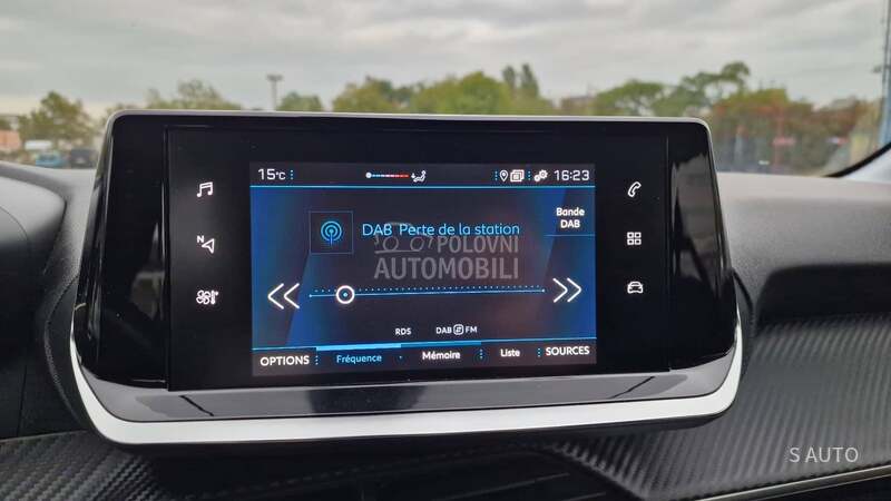 Peugeot 208 NAVlG/KREDlT