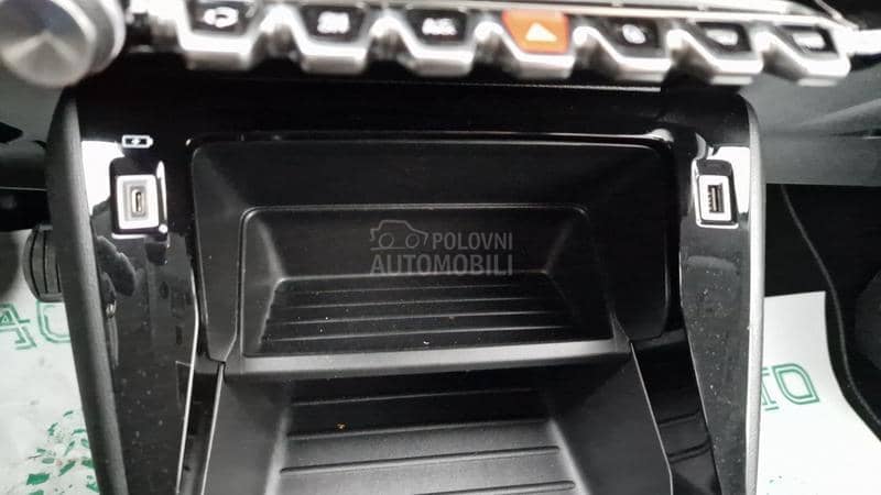 Peugeot 208 NAVlG/KREDlT