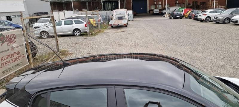 Peugeot 208 NAVlG/KREDlT