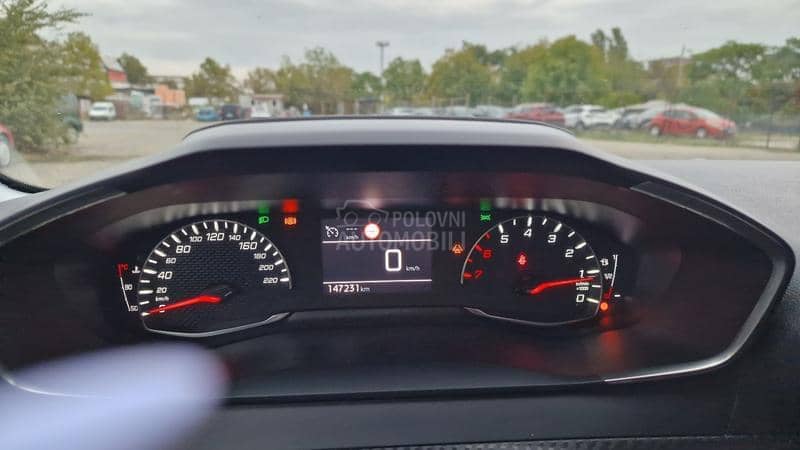 Peugeot 208 NAVlG/KREDlT