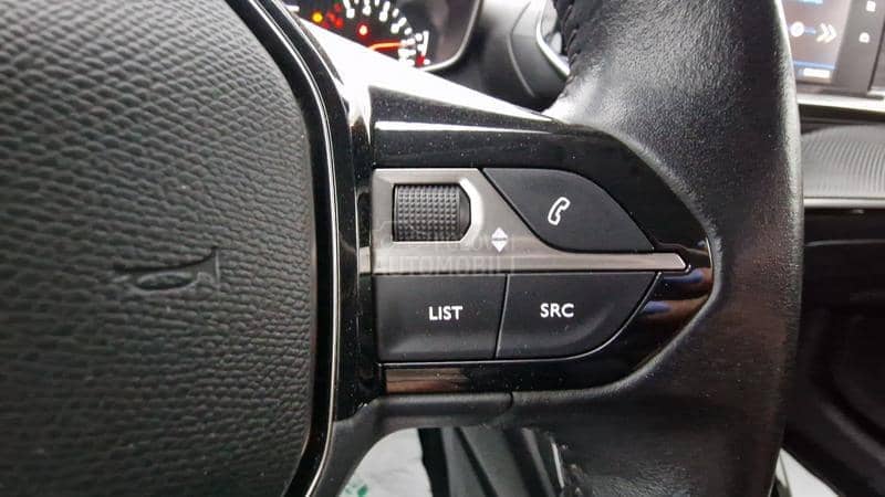 Peugeot 208 NAVlG/KREDlT