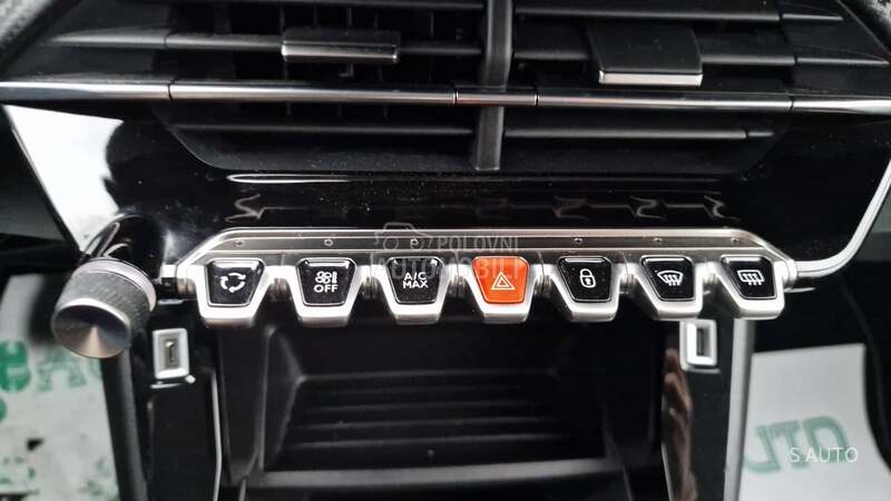 Peugeot 208 NAVlG/KREDlT