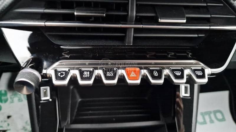 Peugeot 208 NAVlG/KREDlT