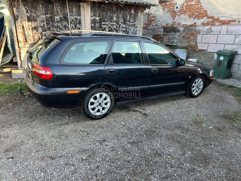 Volvo V40 