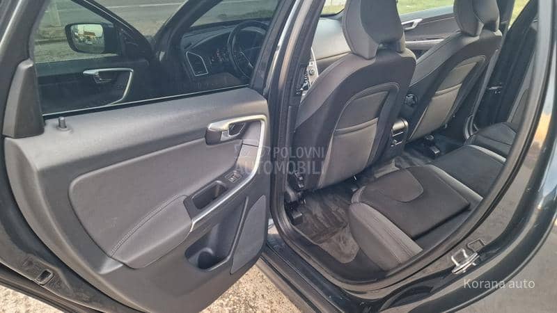 Volvo XC60 2.4 D4 AWD MOMENTUM