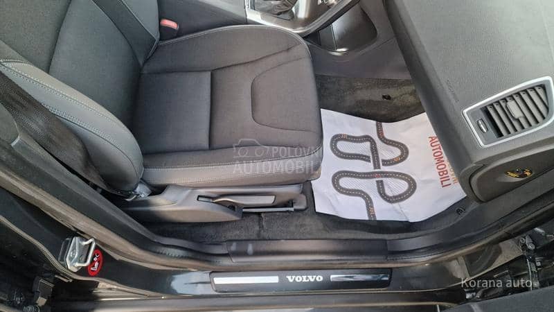 Volvo XC60 2.4 D4 AWD MOMENTUM