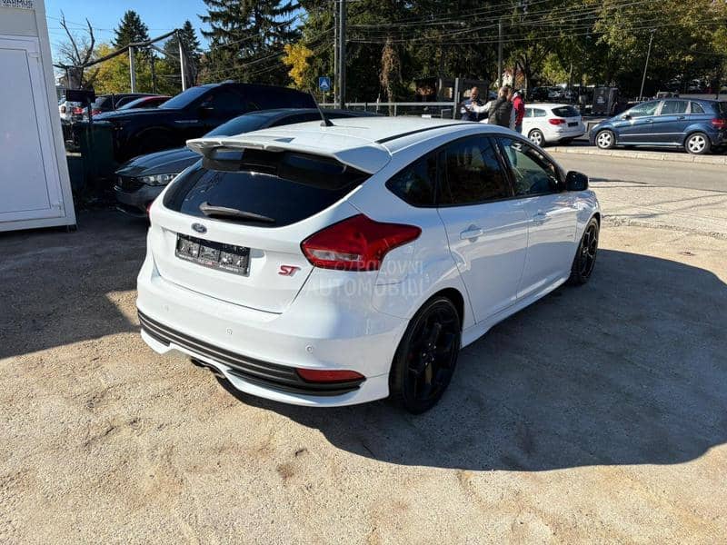 Ford Focus ST-LINE NOV