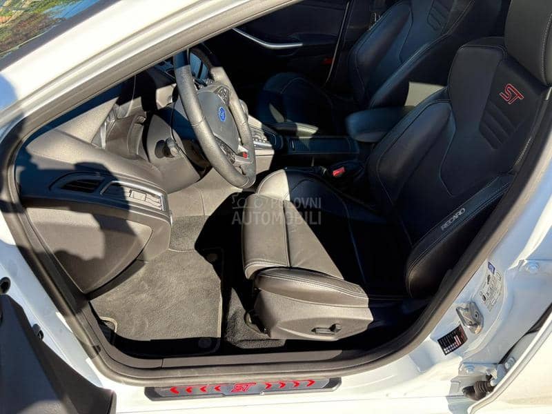 Ford Focus ST-LINE NOV