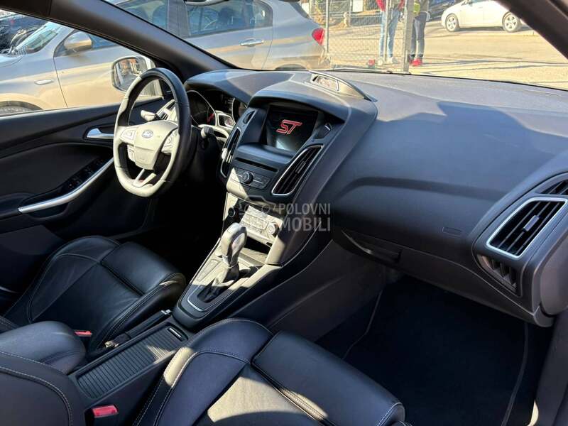 Ford Focus ST-LINE NOV