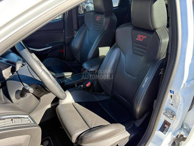 Ford Focus ST-LINE NOV