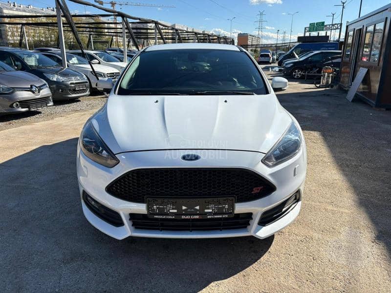 Ford Focus ST-LINE NOV