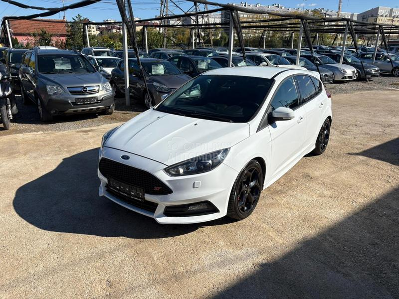 Ford Focus ST-LINE NOV