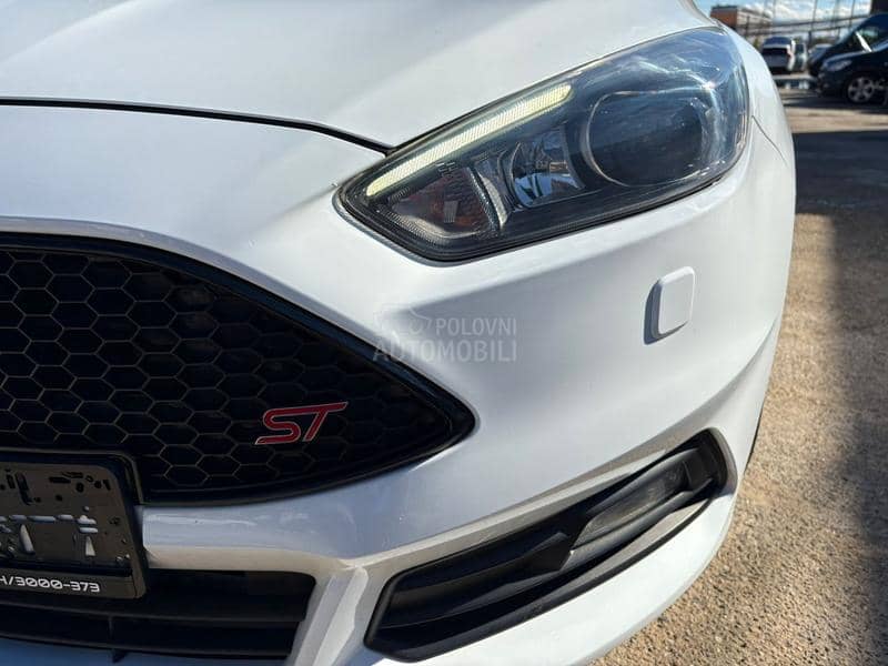 Ford Focus ST-LINE NOV
