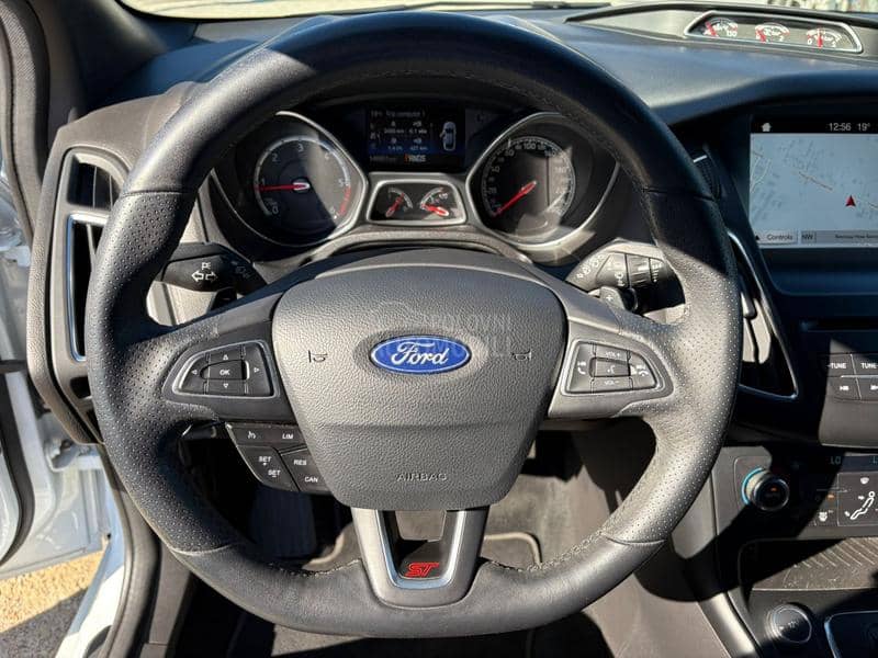 Ford Focus ST-LINE NOV
