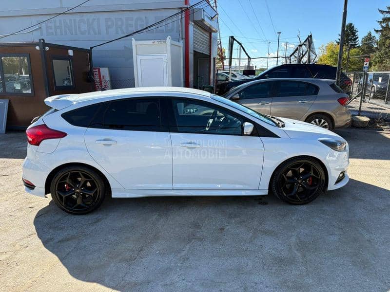 Ford Focus ST-LINE NOV