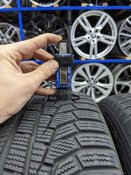 Hankook 225/60 R18 Zimska