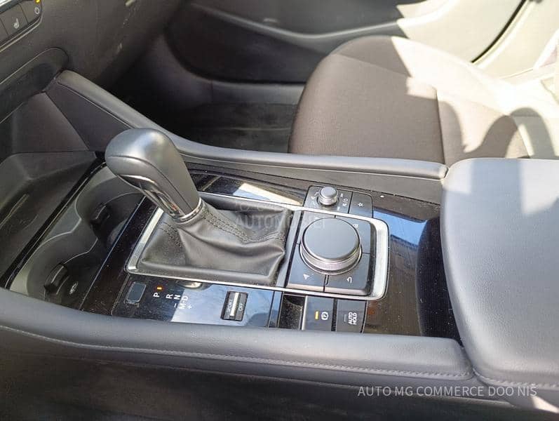 Mazda 3 AT  CEN LINE DESI