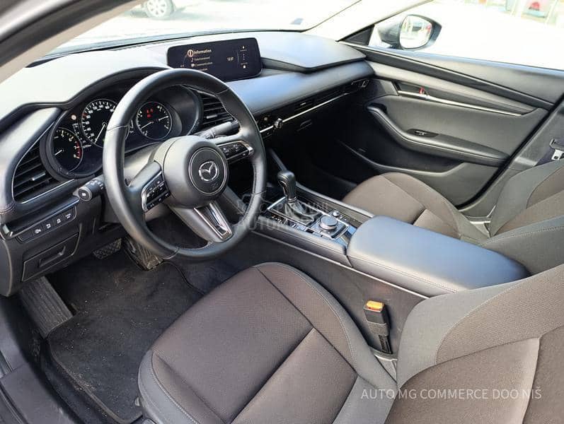 Mazda 3 AT  CEN LINE DESI