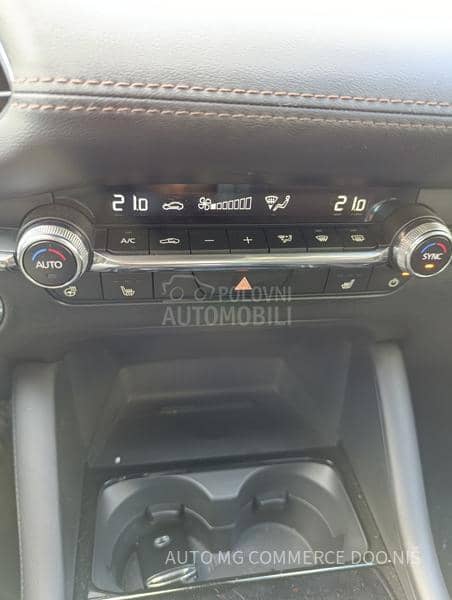 Mazda 3 AT  CEN LINE DESI