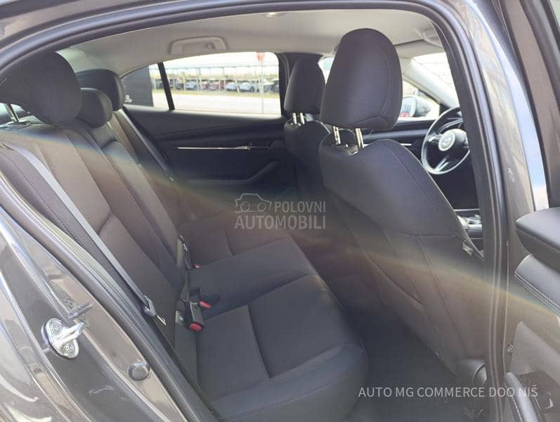 Mazda 3 AT  CEN LINE DESI