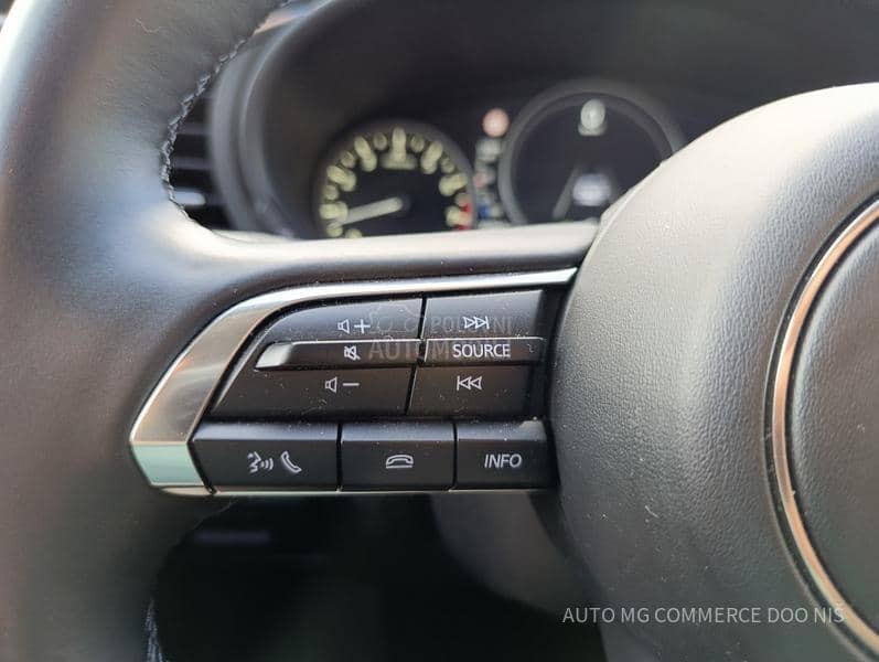 Mazda 3 AT  CEN LINE DESI