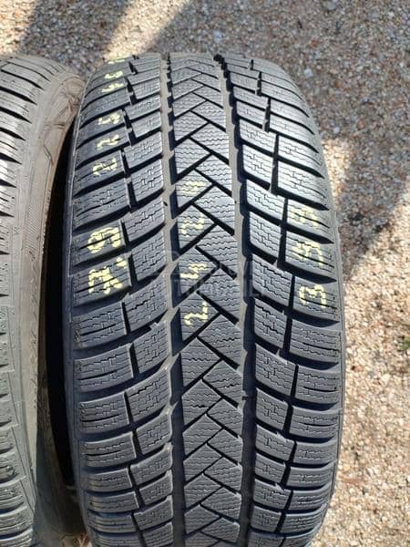 Vredestein 225/45 R18 Zimska