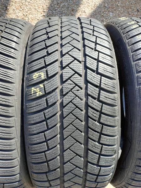 Vredestein 225/45 R18 Zimska