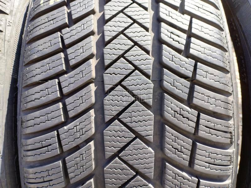 Vredestein 225/45 R18 Zimska