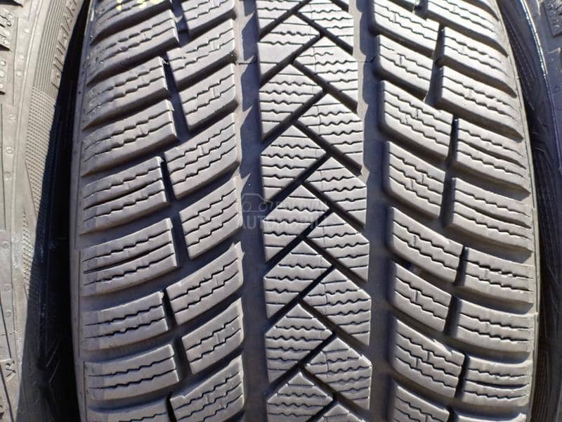 Vredestein 225/45 R18 Zimska