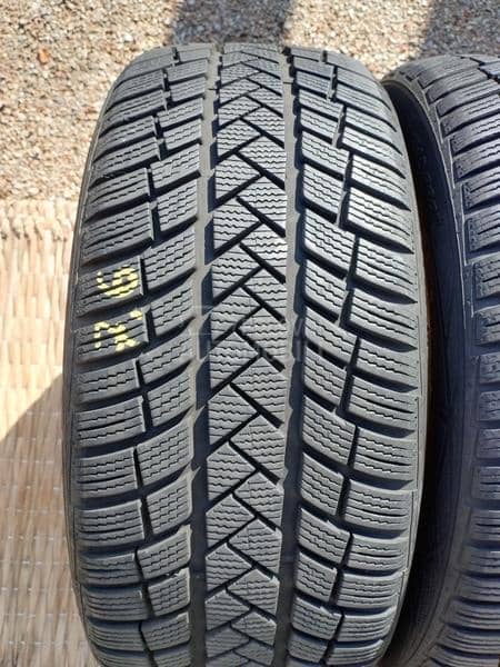 Vredestein 225/45 R18 Zimska